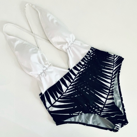 Black White Leaf Print Plunge Monokini Swimsuit - Picture 1 of 5